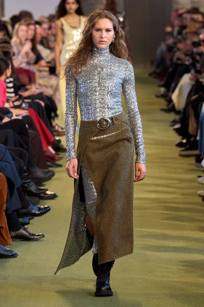 Look 28